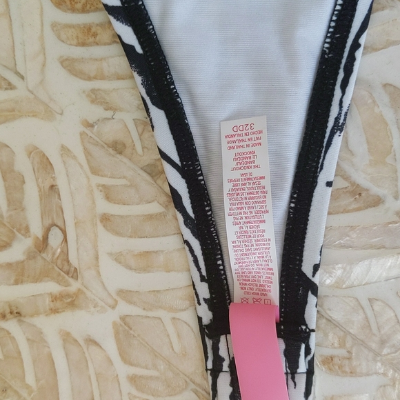 Victoria's Secret Swim Bandeau Top - Picture 4 of 4